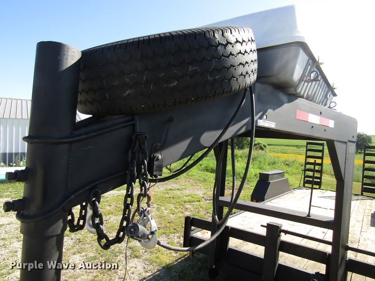 image for item FD9252 2002 Trotter equipment trailer