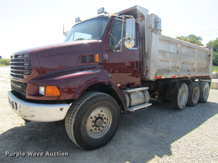 image for item FD9273 1997 Ford LT9513 dump truck