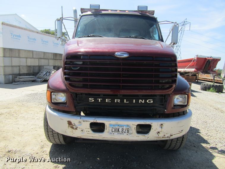 image for item FD9273 1997 Ford LT9513 dump truck