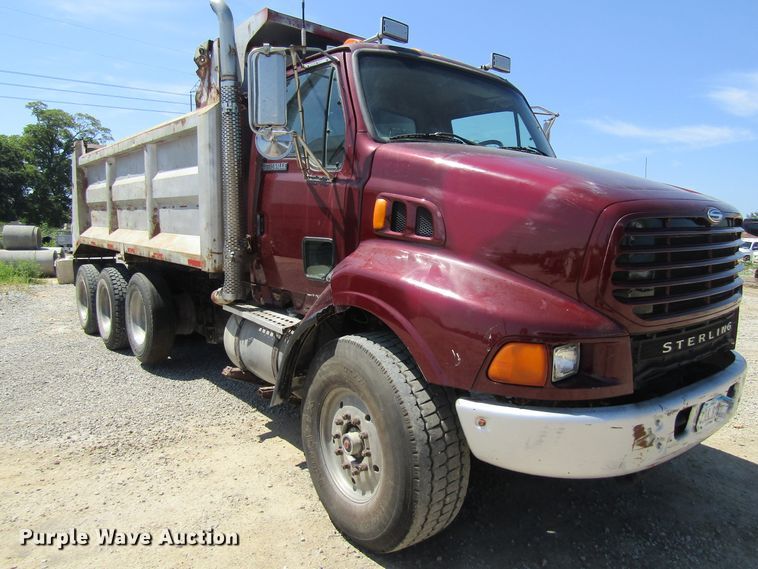 image for item FD9273 1997 Ford LT9513 dump truck