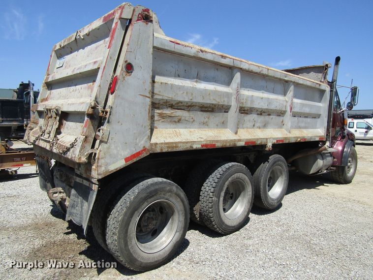 image for item FD9273 1997 Ford LT9513 dump truck