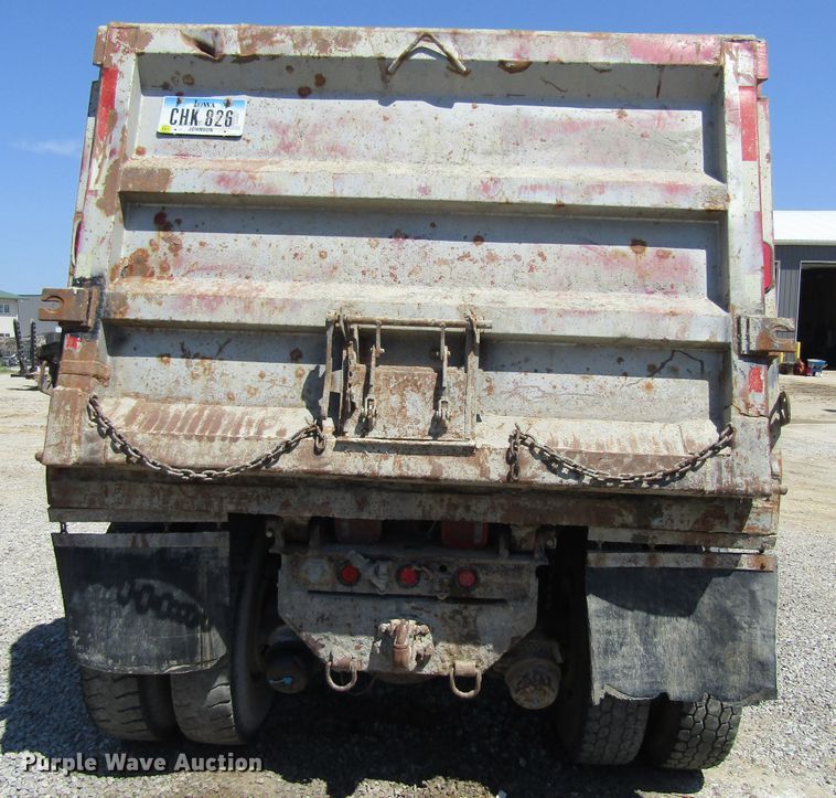 image for item FD9273 1997 Ford LT9513 dump truck