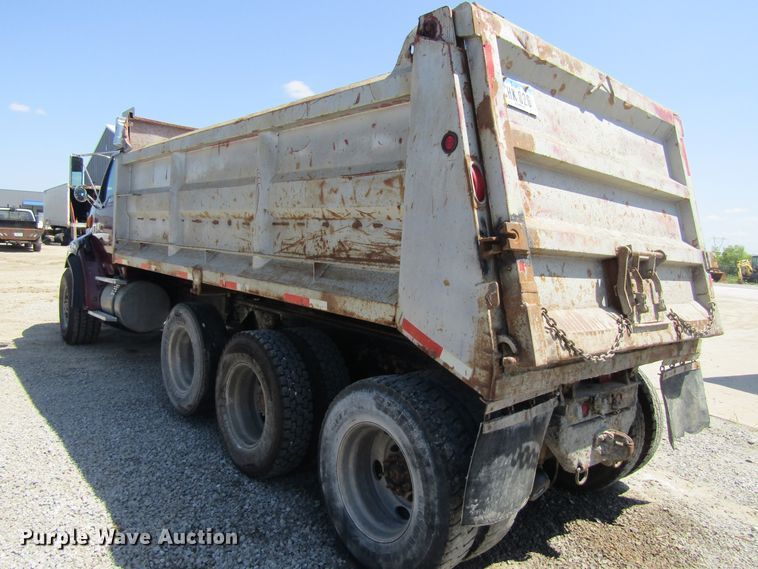 image for item FD9273 1997 Ford LT9513 dump truck