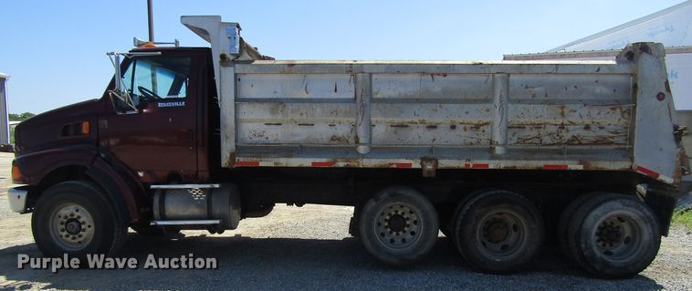 image for item FD9273 1997 Ford LT9513 dump truck