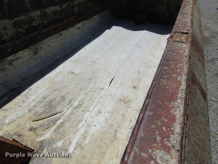 image for item FD9273 1997 Ford LT9513 dump truck