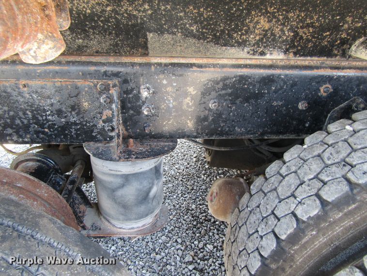 image for item FD9273 1997 Ford LT9513 dump truck