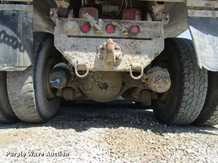 image for item FD9273 1997 Ford LT9513 dump truck