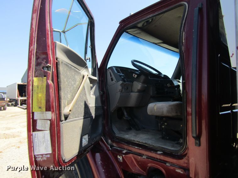 image for item FD9273 1997 Ford LT9513 dump truck