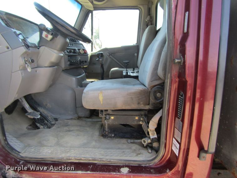 image for item FD9273 1997 Ford LT9513 dump truck