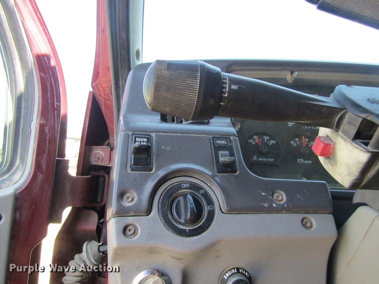 image for item FD9273 1997 Ford LT9513 dump truck