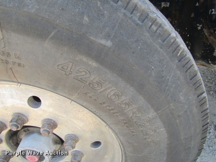 image for item FD9273 1997 Ford LT9513 dump truck