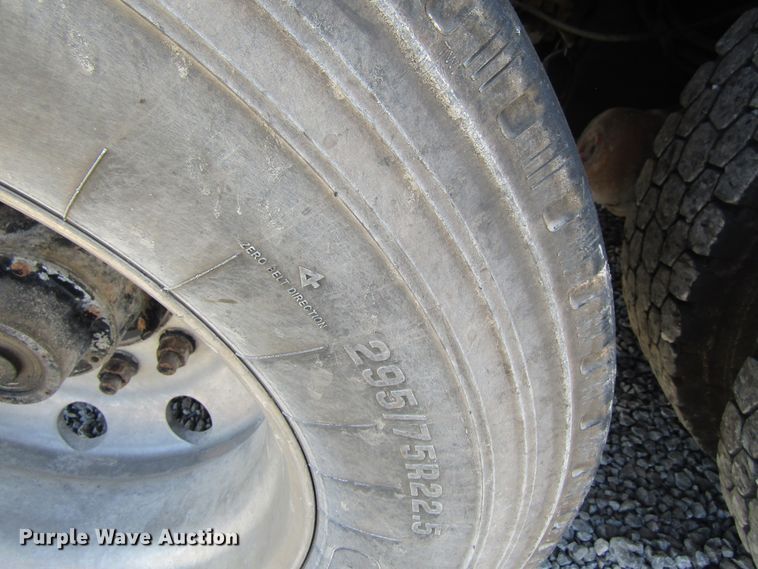 image for item FD9273 1997 Ford LT9513 dump truck