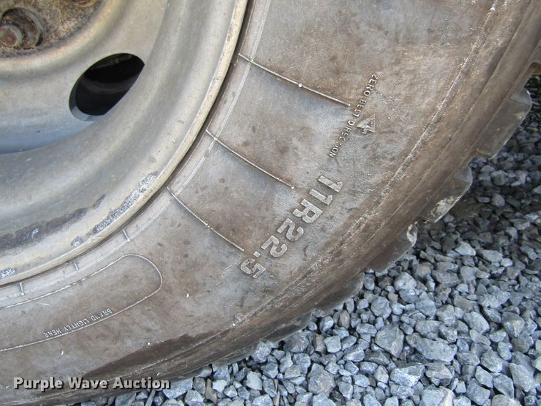 image for item FD9273 1997 Ford LT9513 dump truck