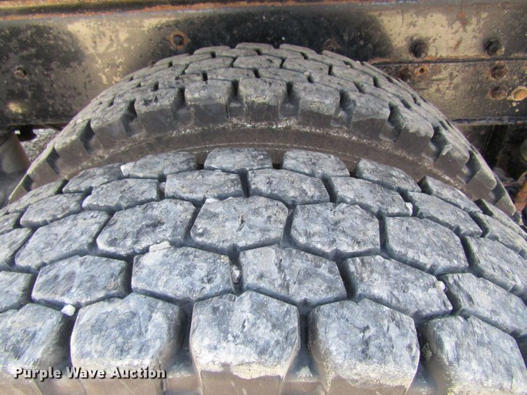 image for item FD9273 1997 Ford LT9513 dump truck