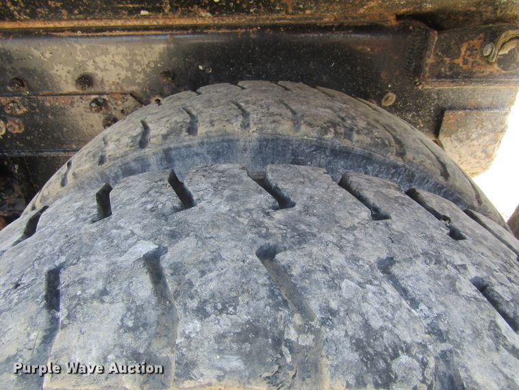 image for item FD9273 1997 Ford LT9513 dump truck