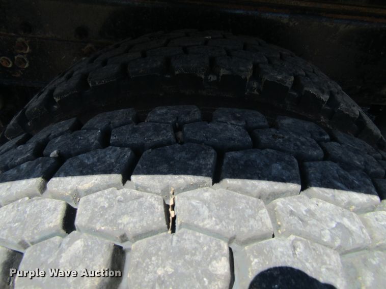 image for item FD9273 1997 Ford LT9513 dump truck