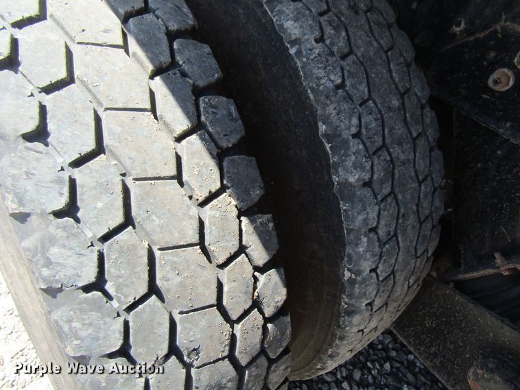 image for item FD9273 1997 Ford LT9513 dump truck