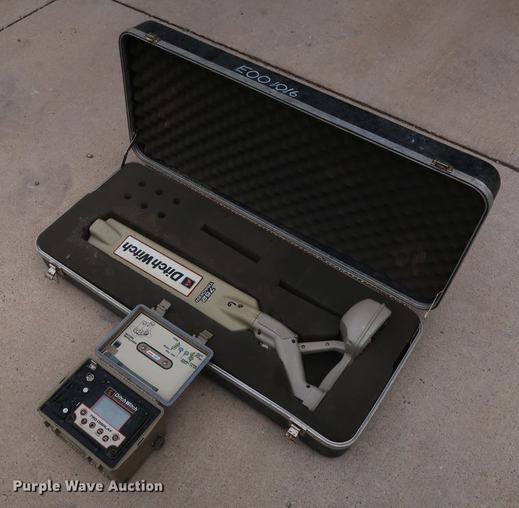 image for item FE9735 Ditch Witch 752 Tracker utility locator