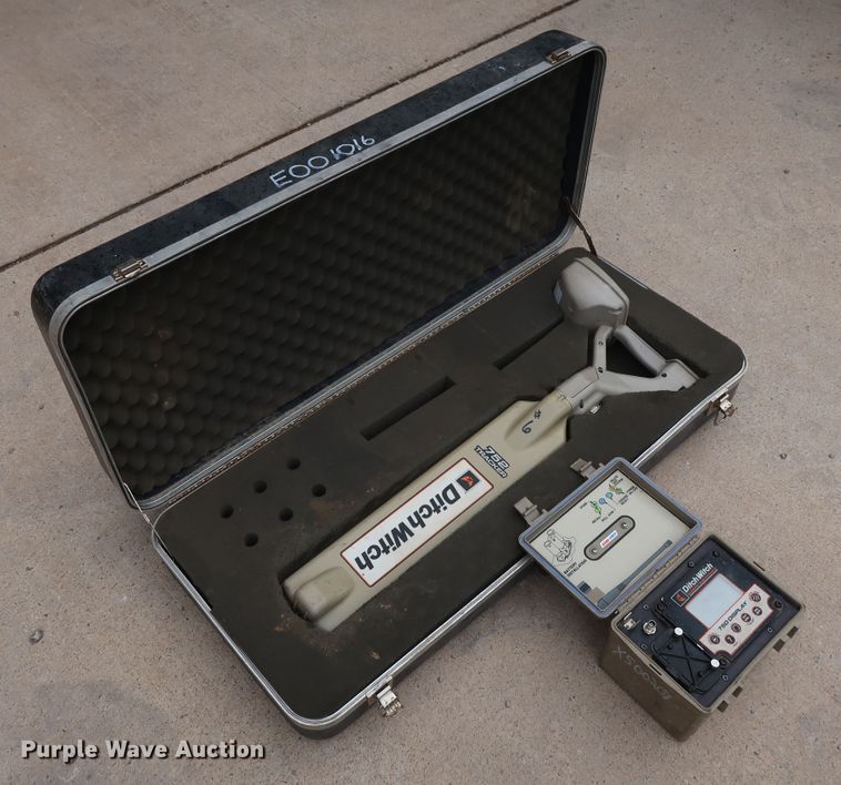 image for item FE9735 Ditch Witch 752 Tracker utility locator