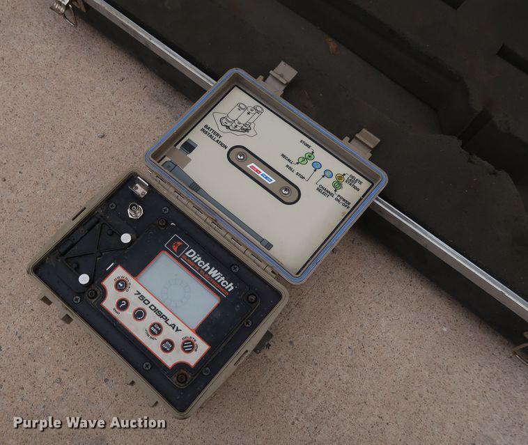 image for item FE9735 Ditch Witch 752 Tracker utility locator