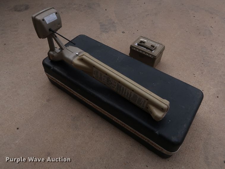 image for item FE9735 Ditch Witch 752 Tracker utility locator