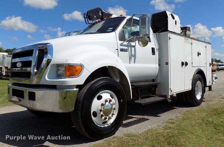 image for item FI9904 2007 Ford F750 service truck with crane