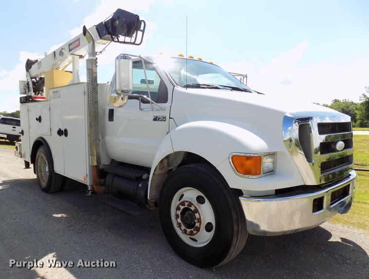image for item FI9904 2007 Ford F750 service truck with crane