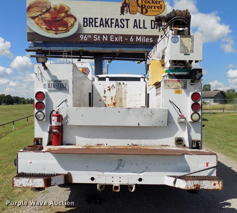 image for item FI9904 2007 Ford F750 service truck with crane