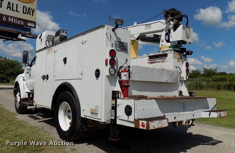 image for item FI9904 2007 Ford F750 service truck with crane