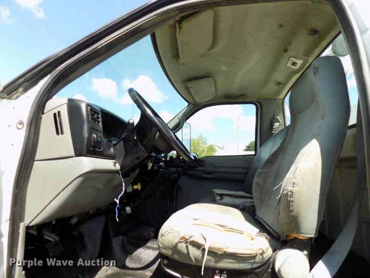 image for item FI9904 2007 Ford F750 service truck with crane