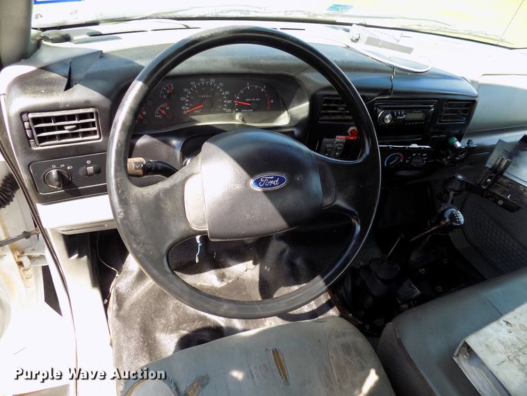 image for item FI9904 2007 Ford F750 service truck with crane