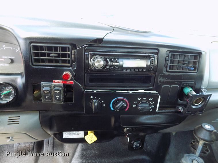 image for item FI9904 2007 Ford F750 service truck with crane