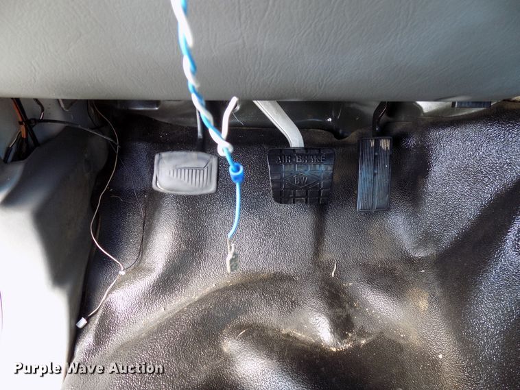 image for item FI9904 2007 Ford F750 service truck with crane