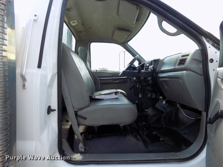 image for item FI9904 2007 Ford F750 service truck with crane