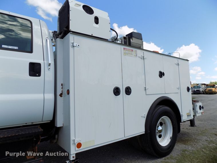 image for item FI9904 2007 Ford F750 service truck with crane