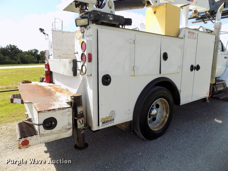 image for item FI9904 2007 Ford F750 service truck with crane