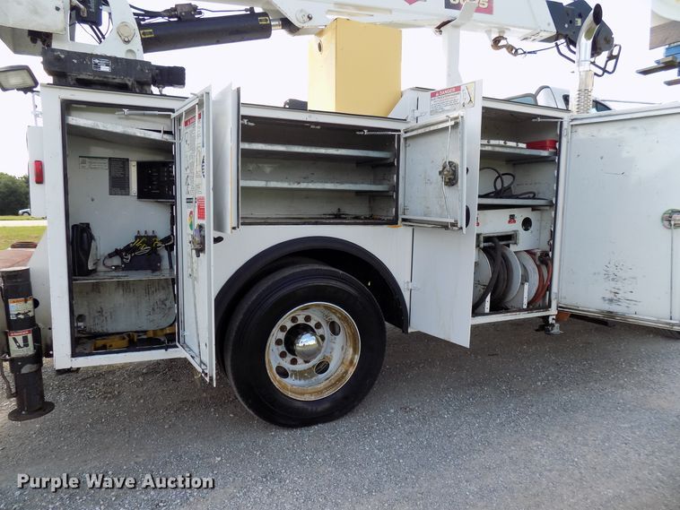 image for item FI9904 2007 Ford F750 service truck with crane