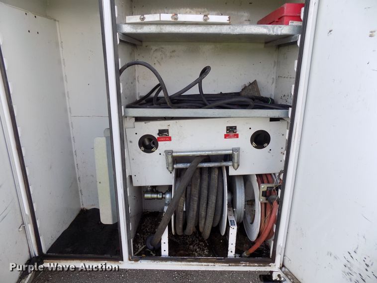 image for item FI9904 2007 Ford F750 service truck with crane