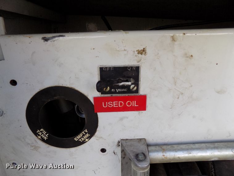 image for item FI9904 2007 Ford F750 service truck with crane