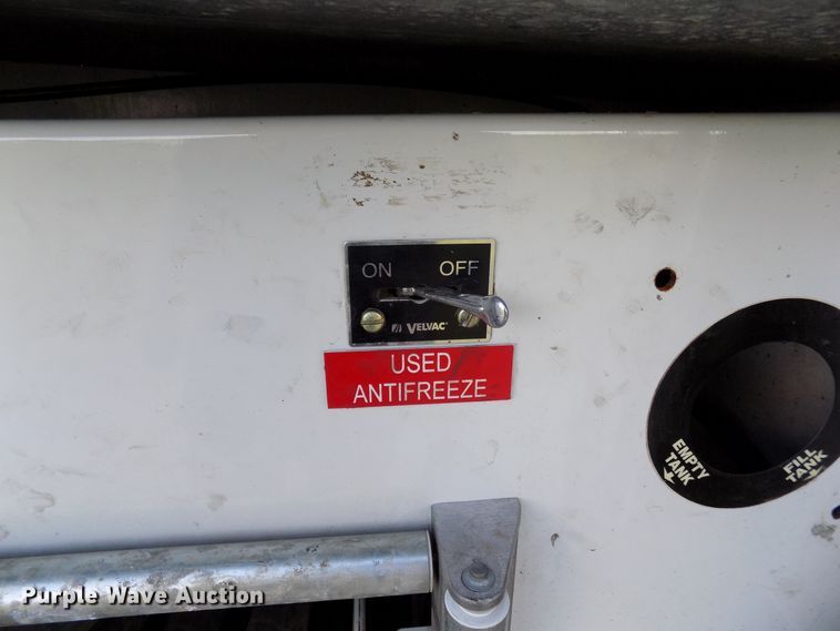 image for item FI9904 2007 Ford F750 service truck with crane