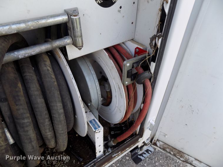 image for item FI9904 2007 Ford F750 service truck with crane