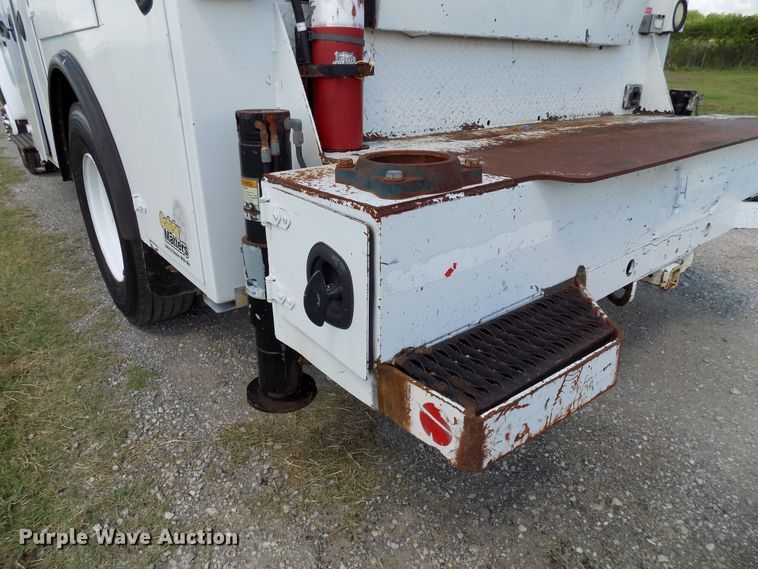 image for item FI9904 2007 Ford F750 service truck with crane