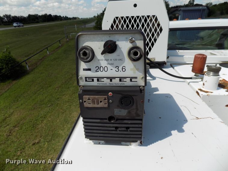 image for item FI9904 2007 Ford F750 service truck with crane