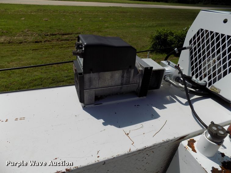 image for item FI9904 2007 Ford F750 service truck with crane