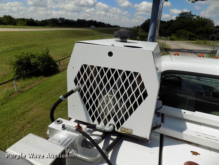 image for item FI9904 2007 Ford F750 service truck with crane