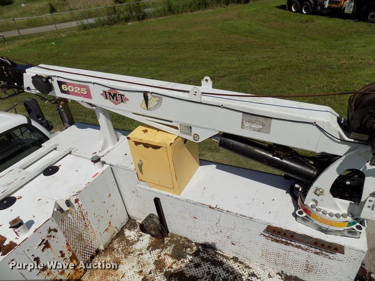 image for item FI9904 2007 Ford F750 service truck with crane