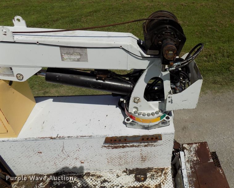 image for item FI9904 2007 Ford F750 service truck with crane