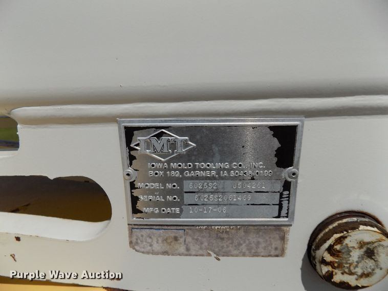 image for item FI9904 2007 Ford F750 service truck with crane