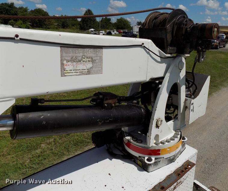 image for item FI9904 2007 Ford F750 service truck with crane