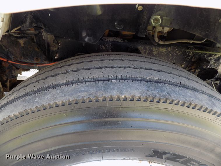 image for item FI9904 2007 Ford F750 service truck with crane